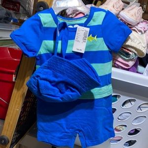 1-piece shorts outfit